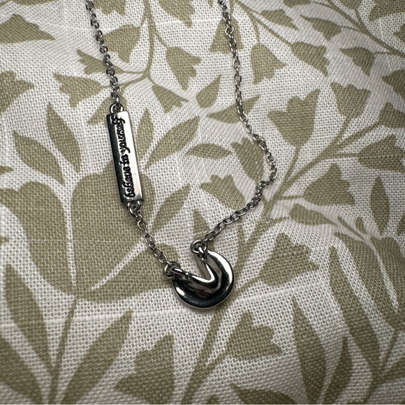 Lia Sophia women’s fortune cookie necklace Silvertone. - Picture 3 of 3